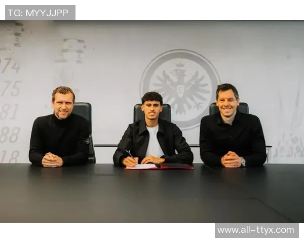 法兰克福正式签约21岁霍芬海姆边锋埃奇古亚布合同有效至2031年6月 法兰克福正式签约21岁霍芬海姆边锋埃奇古亚布合同有效至2031年6月