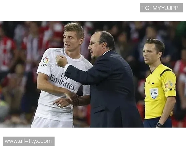 曼联官方盛赞德里赫特本赛季唯一全勤球员展现出色表现