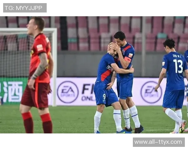 谢尔基与萨维尼奥携手进球庆祝联赛杯晋级半决赛精彩瞬间